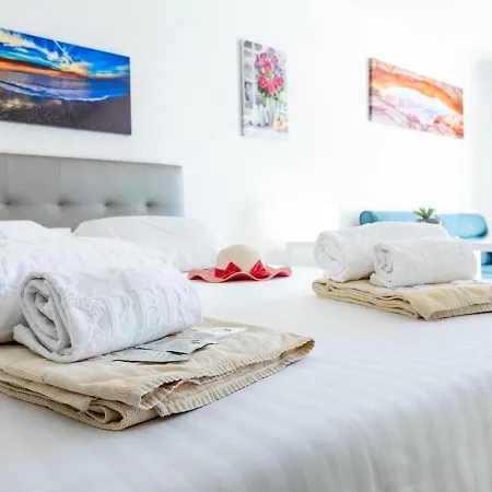 Port Royale Shine And Bright, Heated Pool شقة لوس كريستيانوس