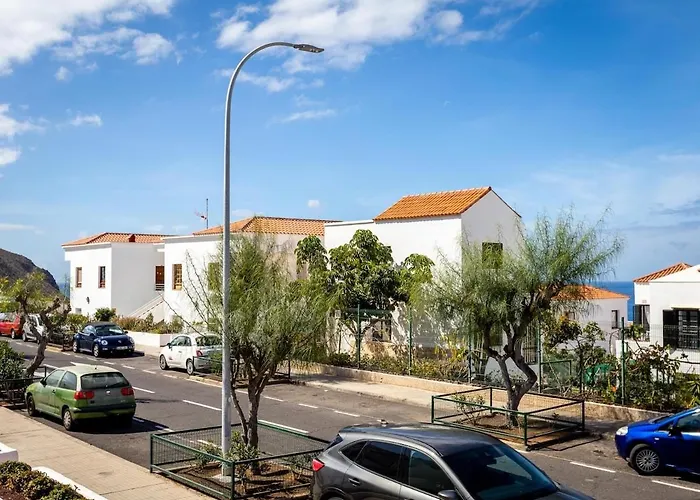 Апартаменты Port Royale Shine And Bright, Heated Pool Лос Кристианос